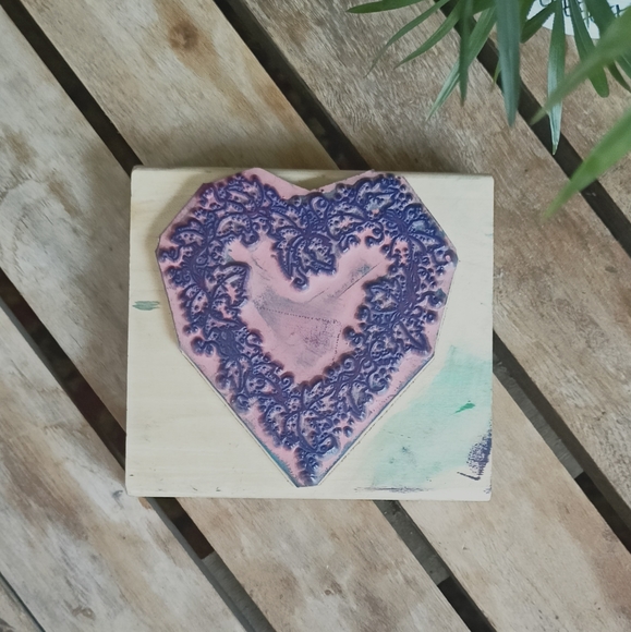 🌷3/15🌷 Large Ivy heart stamp - Picture 2 of 4